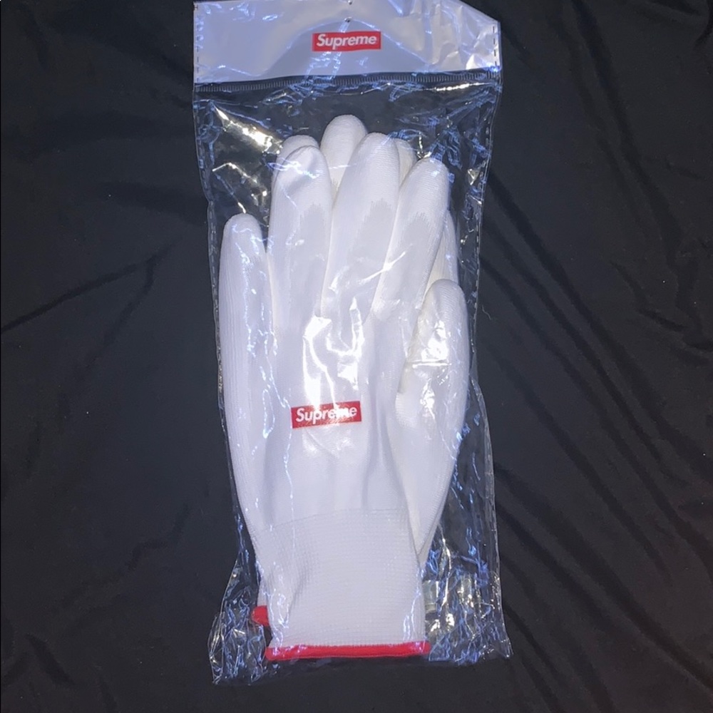 supreme gloves